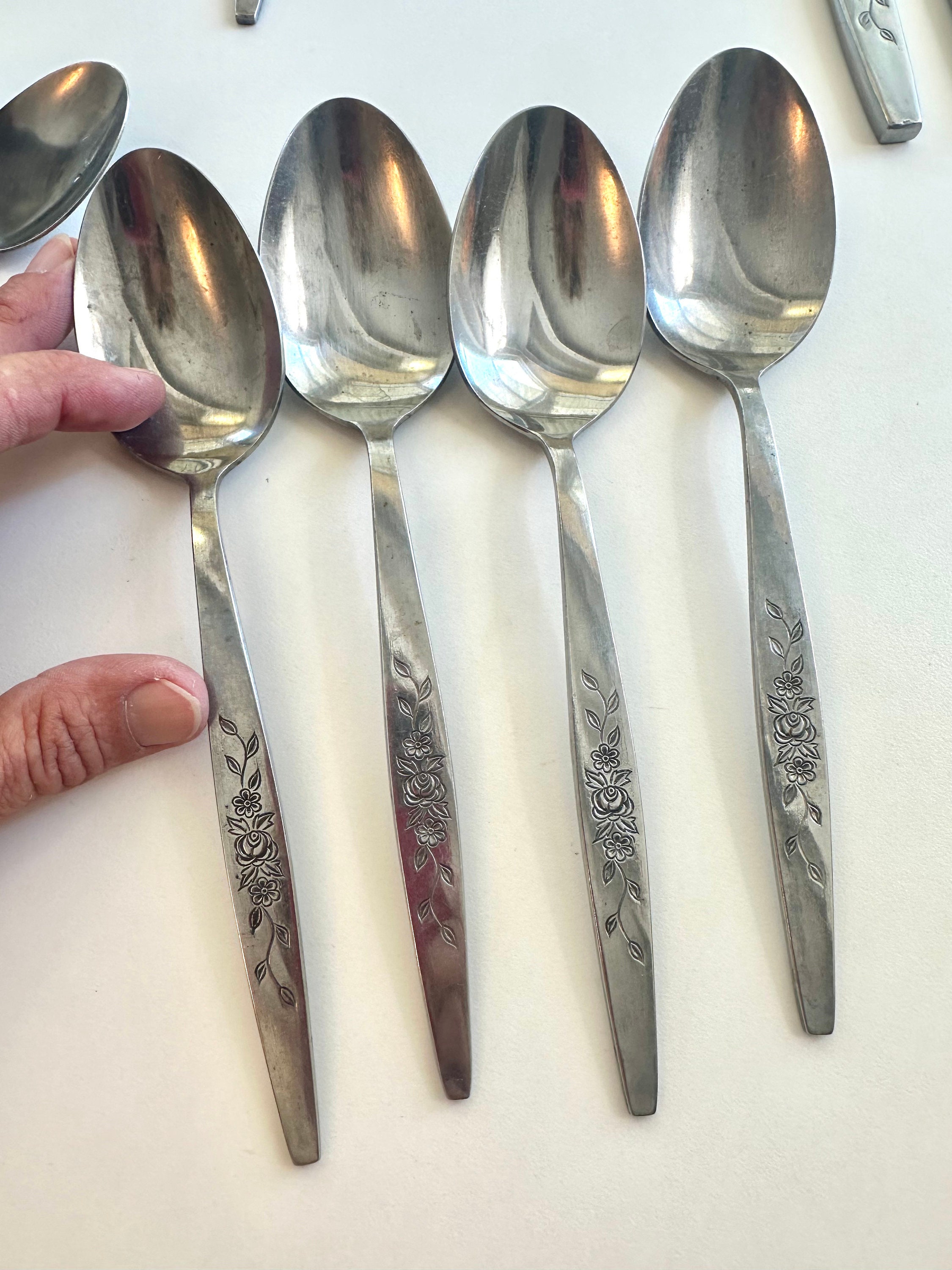 Vintage Floral Stainless Silverware for Four / Five-piece