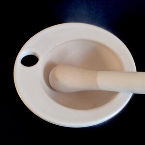 Vintage Stoneware Mortar and Pestle, Ceramic Ergonomic Mortar Pestle Retro Cooking Kitchen Display, Spice Grinder and Great Foodie Gifts