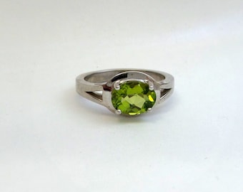 Peridot Oval Sterling Silver Engagement Ring/ Sterling Silver Peridot Oval Solitaire Ring/ Peridot Ring/ Peridot Sterling Silver Ring/ Fine