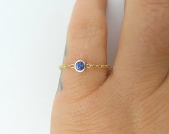 Sapphire Ring / 14k Gold Sapphire Chain Ring 0.10ct / Sapphire Solitaire Chain Ring / Floating Sapphire / Minimalist Sapphire Ring