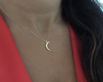 Crescent Moon Necklace / 14k Gold Crescent Necklace / Gold Crescent Moon Necklace / Solid 14k Gold Crescent Pendant / Celestial Pendant