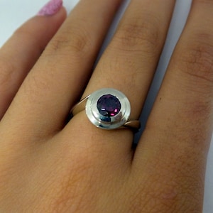 Rhodolite Garnet Solitaire Ring: 1.2 ct, Sterling Silver 925
