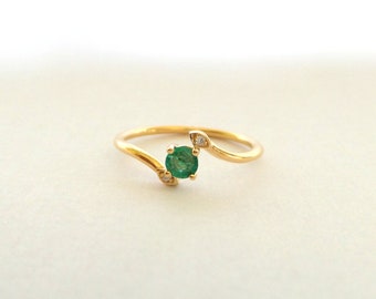Emerald Ring / 14k Gold Emerald Ring with Diamonds / Emerald Engagement Ring / Stackable Emerald Ring / Diamond Emerald Ring / Round Emerald