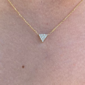 Collar con forma de triángulo de diamantes de 0,10 cts / Collar con forma de triángulo de diamantes de oro de 14 k / Collar de diamantes para novias