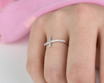 Diamond Cross Ring / 14k Gold Diamond Cross Ring / Communion Gift / Confirmation Gift / Graduation Gift / Dainty Cross Ring / Religious