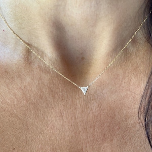 Diamond Triangle Solitaire Necklace / Triangle Diamond Necklace 0.20cts / 14k Gold Diamond Triangle Necklace / Bridal Diamond