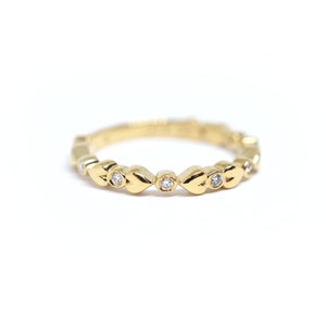 14k Gold Diamond Heart Ring: Stackable Wedding Band (0.10ct)