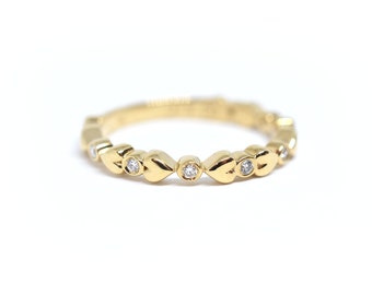 Diamond Heart Ring / 14k Gold Diamond Heart Ring 0.10cts / Stackable Diamond Ring / Diamond Wedding Band / Love Diamond Ring