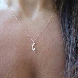 Anhänger aus 14k Roségold mit halbmondförmigem Diamantanhänger