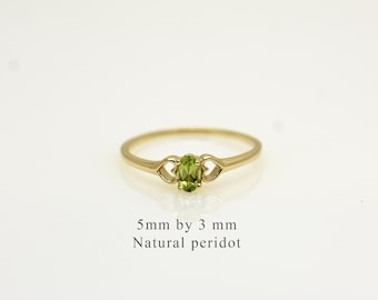 Birthstone Peridot Solitaire Ring / 14k Gold Heart Peridot Ring / Stackable Peridot  Ring / Gold Oval Peridot Ring / Peridot Gemstone Ring