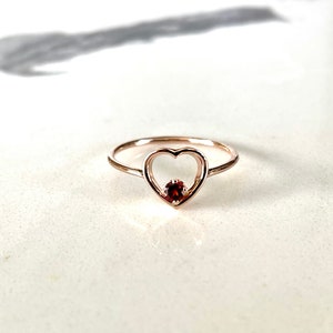 Garnet Heart Ring / 14k Gold Heart Ring / January Birthstone Heart Ring / Valentines ring / Solid Gold Heart Ring / Love Ring