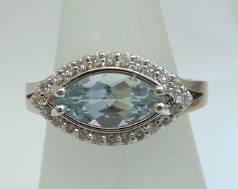 Aquamarin und Diamant Ring / marquis förmiger Gennuine Aqua/ Umgeben von 0,25 ct Diamanten / Aquamarin und Diamant Verlobungsring