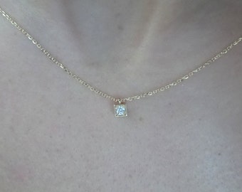 Colgante de diamantes de forma cuadrada / Collar de diamantes delicado / Collar de diamantes de oro de 14 quilates / Collar solitario de oro amarillo de 14 quilates / Diamante minimalista / Regalo