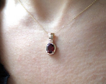 Garnet Necklace / 14k Gold Garnet Necklace / Oval Garnet Necklace / Garnet Pendant / Red Garnet / January Birthstone / Gold Garnet Necklace