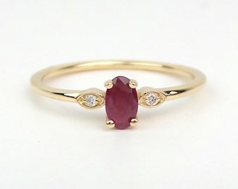 Ruby Ring / Diamond Ruby Ring / 14k gold Ruby Ring / Oval Ruby Ring / Dainty Ruby Ring / Stackable Ruby Ring / July Birthstone Ring