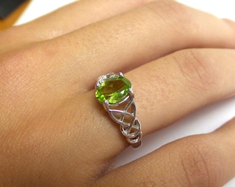 Peridot Ring Sterling Silver/ Genuine Peridot Ring/ Sterling Silver Peridot Ring/ August Gemstone Ring/ Oval Peridot Ring/ Engagement Ring