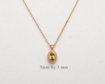 Oval Peridot Solitaire Necklace / 14k Gold Birthstone Green Peridot Pendant / Everyday Layering Peridot Charm / Personalized Peridot Pendant