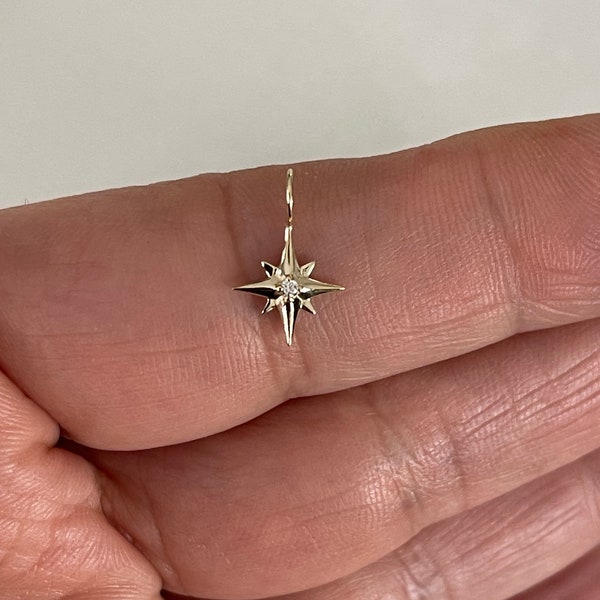 Colgante Estrella del Norte / Colgante de diamantes Starburst / Estrella del Norte de diamantes de oro de 14k / Colgante minimalista de la Estrella del Norte / Dainty Starburst