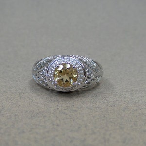 Anillo de compromiso de filigrana con citrino en oro blanco de 14 k: estilo antiguo hecho a mano