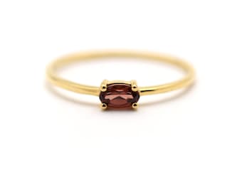 Garnet Solitaire Ring / 14K Gold Garnet Ring / Oval Garnet Ring / January Birthstone Ring / Red Garnet Ring /Stackable Garnet Ring