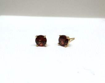 Garnet Solitaire Earrings / 14k Gold Garnet Studs / Genuine Garnet Earrings/ Dainty Red Birthstone Earrings / January Birthstone/ Blood Red