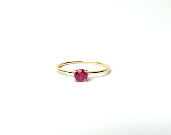 Ruby Ring / 14k Gold Ruby Ring / Ruby Solitaire Ring / Dainty Ruby Ring / Gold Stackable Ring / Gold Ruby Ring / July Birthstone