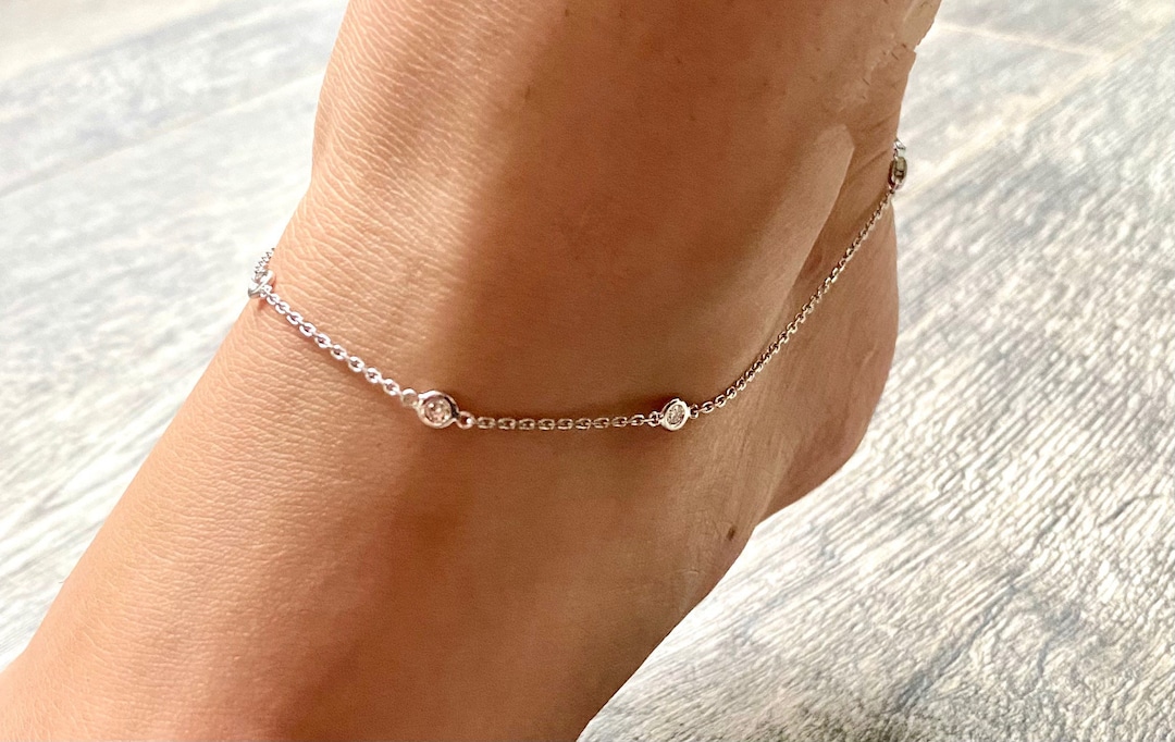 9ct White Gold Hammered Trace Anklet with Engravable Heart Charm - 9.5  Inches