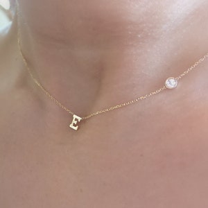 Collar con inicial de diamante / Collar con letra de diamante en oro de 14 k / Collar con letra con bisel de diamante / Collar con inicial delicada de diamante / Personalizado