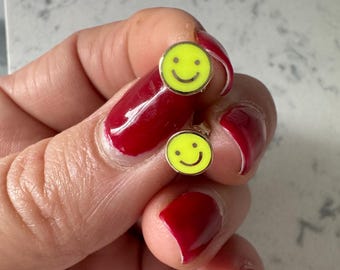 Smiley Face Earrings (pair) /14k Gold Smiley Studs / Smiley Face Pushback Studs / 14k Solid Gold Smiley Face Studs