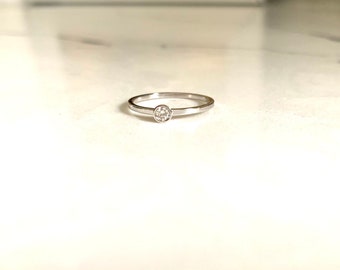 Diamond Bezel Ring / 14k Gold Diamond Ring 0.07ct  /  Minimalist Diamond Ring  / Dainty Diamond Ring  / Gold Stackable Ring / Solitaire