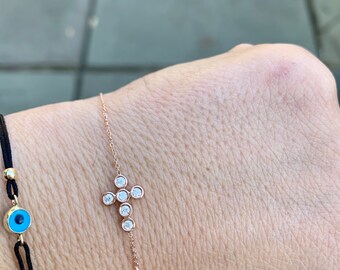 Small Diamond Cross Bracelet 0.15ct / Small Layering Gold Cross / Mini Diamond Cross Bracelet / 14k Communion / Confirmation / Baptism