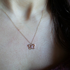 Sierlijke 14k gouden vlinderketting met diamant