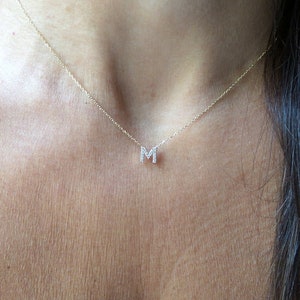 Collar inicial de diamantes / Collar de letras de diamantes / Collar de letras de oro de 14k / Collar de diamantes inicial del día de las mamás / Letra de diamantes de oro imagen 1
