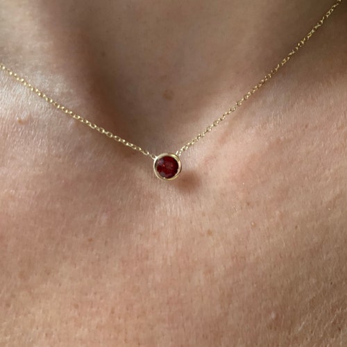 Garnet Solitaire Necklace / 14k Gold 