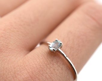 Aquamarine Ring 5 by 3 mm / 14k Gold Aquamarine Ring / Oval Aquamarine Solitaire Ring / Aquamarine Birthstone Ring / March Birthday