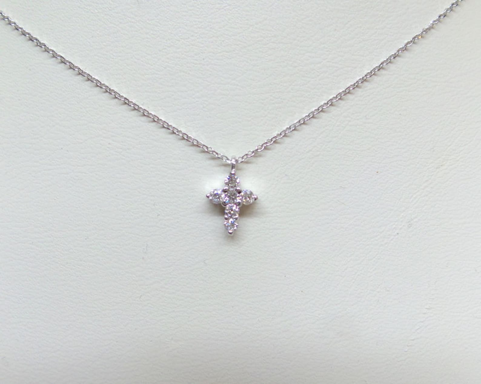 small diamond cross        <h3 class=