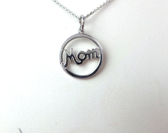 Mom Circle Necklace / 14k Gold Mom Necklace / Mom Circle Necklace / Mom Name Necklace / Personalized Mom Necklace / Gift for Mom