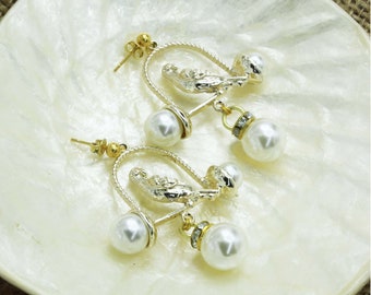 Golden bird earrings, romantic jewelry, statement earrings, pearl drops, bird earrings, golden bird, pearl drops, paradise earrings