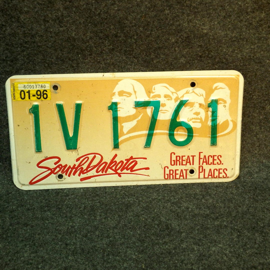 South Dakota License Plate - 1V1761 - Mount Rushmore - Great Faces