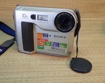 Sony Mavica MVC-FD200 2.0MP Digital Camera With Battery
