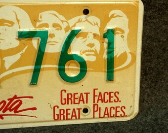 South Dakota License Plate - 1V1761 - Mount Rushmore - Great Faces