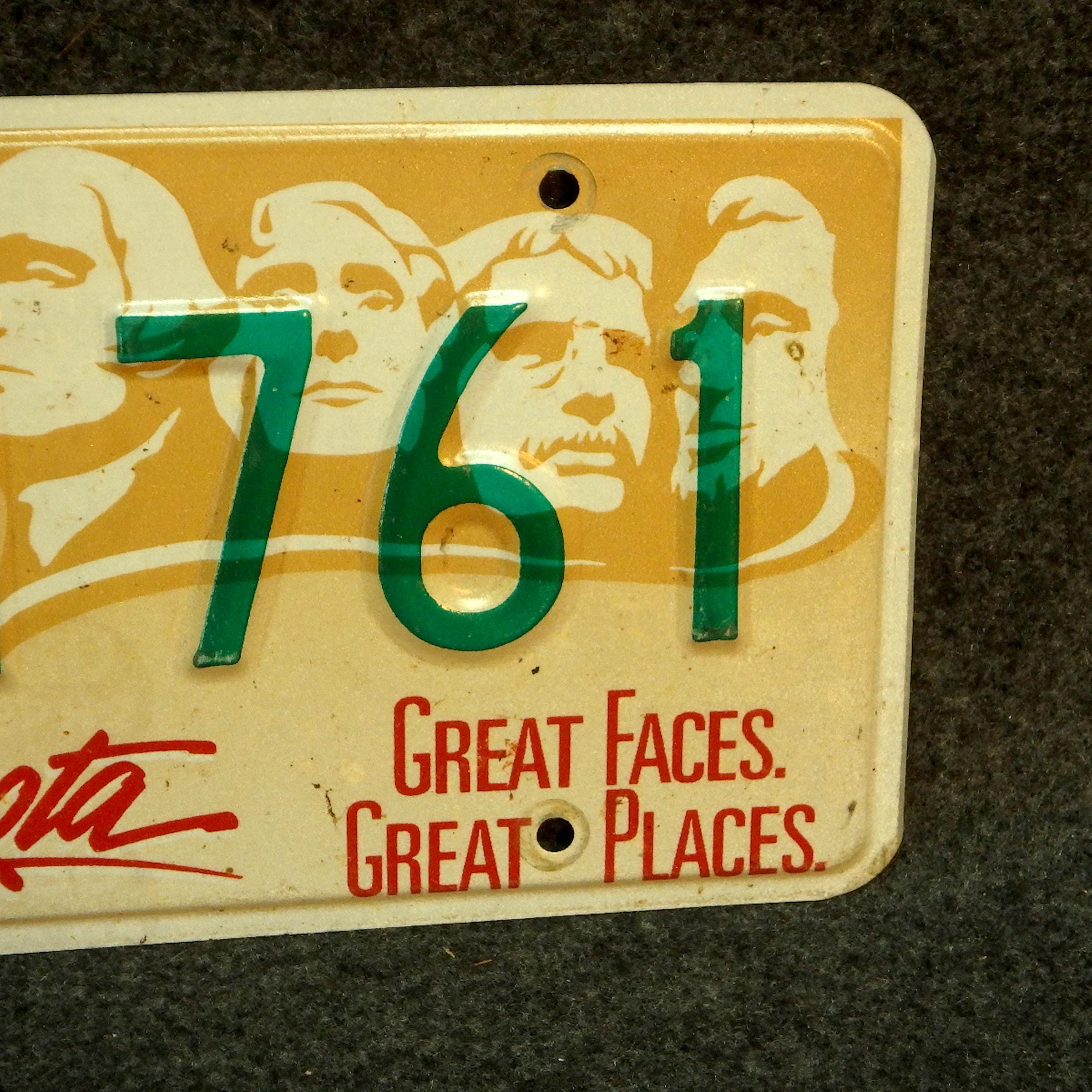 South Dakota License Plate - 1V1761 - Mount Rushmore - Great Faces
