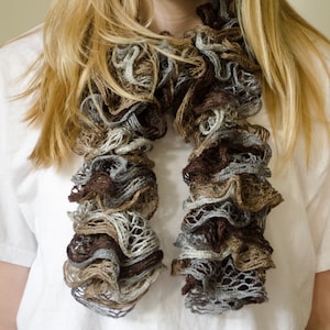 Rüschenschal - Wirbelschal - Strickschal - Warm - Winter - mehrere Farben verfügbar - Handarbeit - Rüschen - Swirly