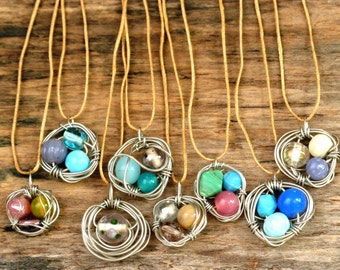 Vogel Nest Halskette - Draht Halskette - Perlenkette - Anhänger - Tolle Geschenkidee - Auf Bestellung - Kann Farbschemata haben