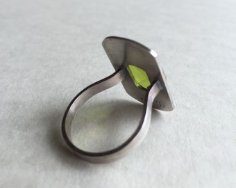 Modern Peridot Quartz ring