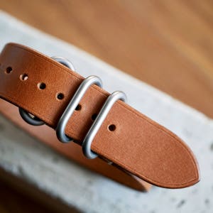 Klockarmband i läder med enkel passfunktion från Atelier Du Cuir - 100 % handgjort 18, 20, 22, 24 och 26 mm - ljusrödbrun-