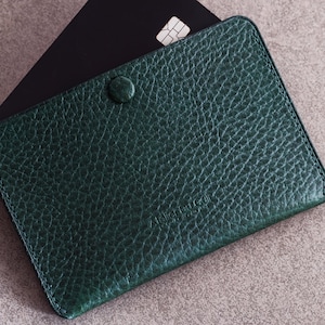 Portacarte/portacarte/portafoglio Simplet "SNAP" verde Dollaro di Atelier Du Cuir