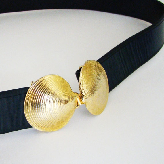 Buy Vintage Mimi Di N Clam Shell Belt, Gold-tone, 1975  display picture 2