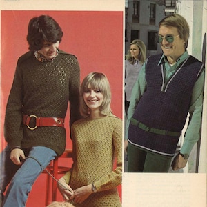 Puede incluir: Tres personas modelan ropa de punto. Un hombre con un suéter verde oscuro y un cinturón rojo está de pie junto a una mujer con un suéter marrón claro. Un hombre con un chaleco azul oscuro y un cinturón verde está de pie en el fondo. El texto "above: a casual with all the latest fashion features - contrast colours and a low-slung belt - instructions on page 35" está en la parte inferior de la imagen.