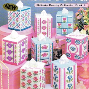 Libro PDF con modello vintage in tela di plastica • Modello per copertina di scatola di fazzoletti in tela di plastica • Fiore piccolo Decorazione floreale per la casa Giglio Iris Viola del pensiero Rosa